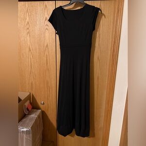 Cousins Concert Attire Elegant Black Dress with Cap Sleeves
